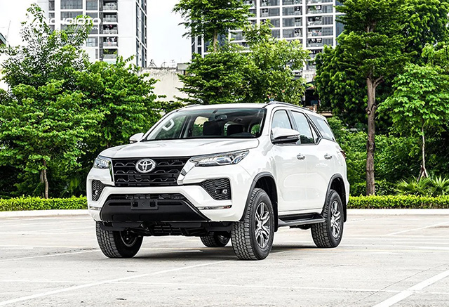 Xe 7 chỗ Toyota Fortuner đầy đủ tiện nghi