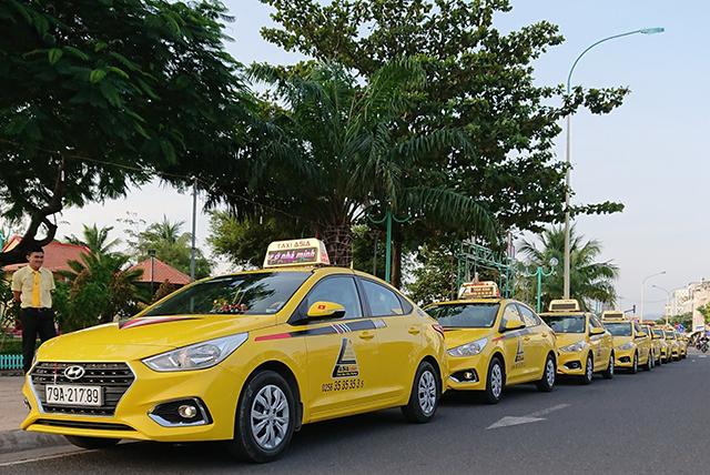 Hãng taxi Asia với gam màu vàng nổi bật