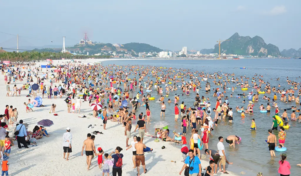 Nhu cầu thuê xe Hà Nội đi Hạ Long tăng mạnh năm 2025