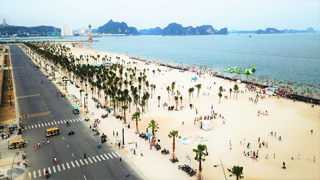 Bãi biển ở Bãi Cháy, Hạ Long