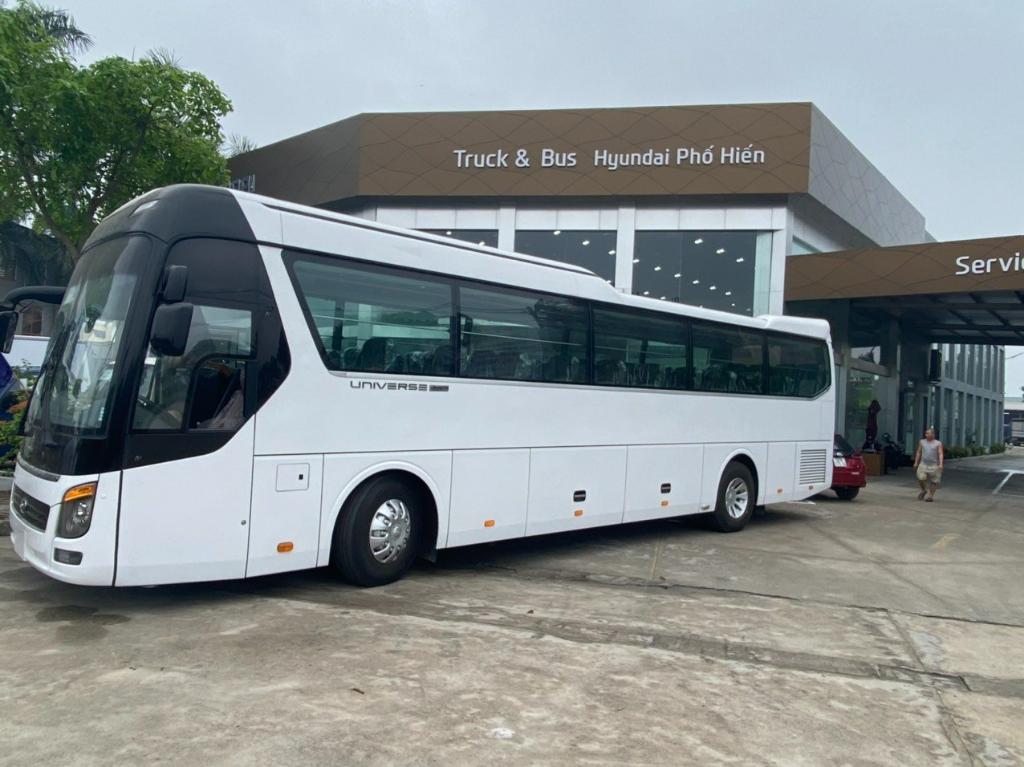 Xe Universe Samco Wenda 45 chỗ từ Hà Nội đến Đồng Bài - Cát Bà