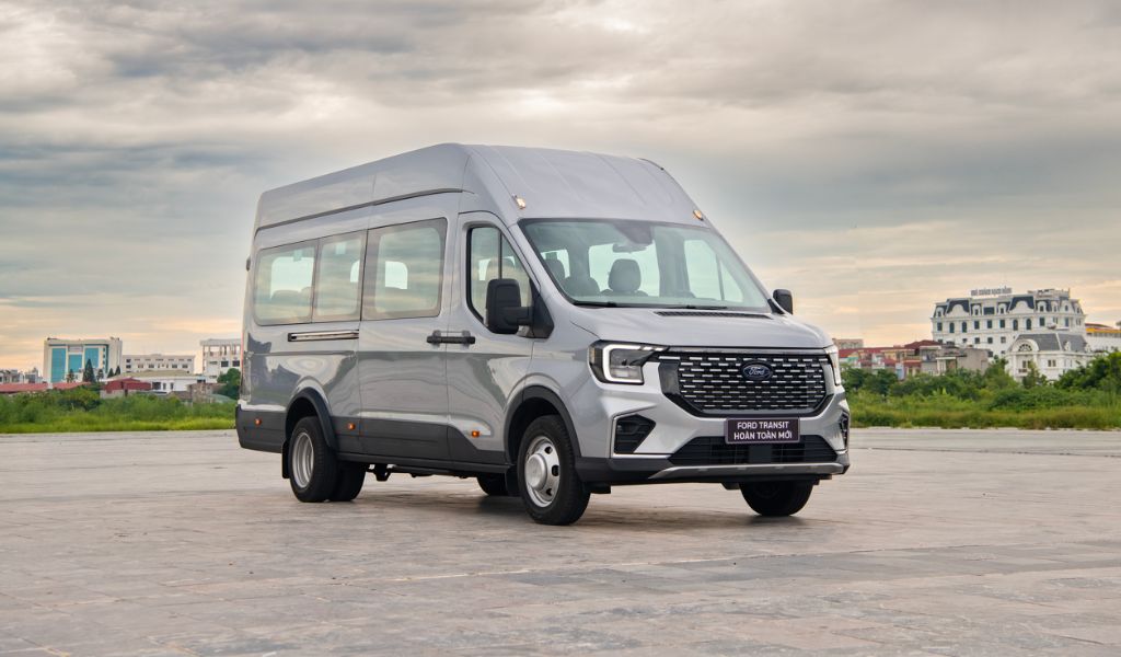 Ford Transit là dòng xe 16 chỗ tiết kiệm, phù hợp du lịch Cái Chiên