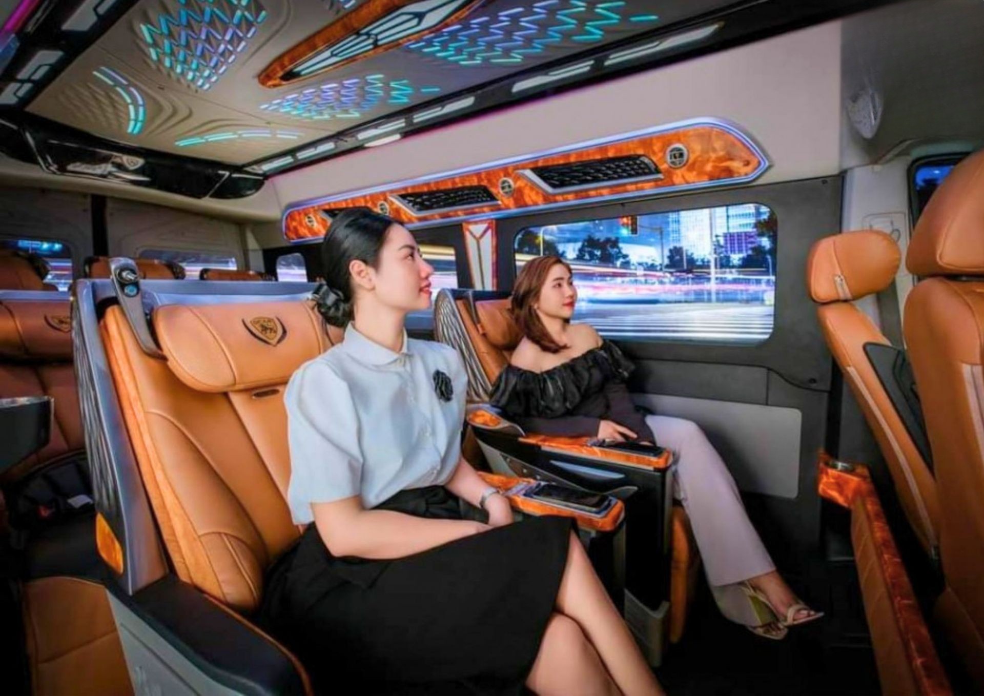 thuê xe limousine 9 chỗ