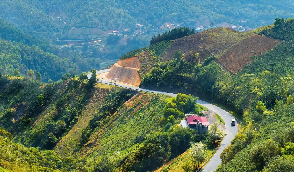Những cung đường Tây Bắc hùng vĩ với điểm dừng chân giàu bản sắc