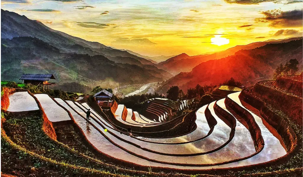 Các điểm ngắm ruộng bậc thang mùa nước đổ đẹp nhất ở Tây Bắc