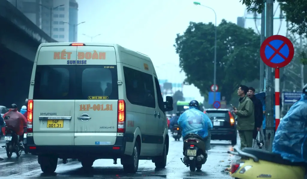 Đón trả khách đúng giờ, đảm bảo chuyến đi suôn sẻ và không chậm trễ