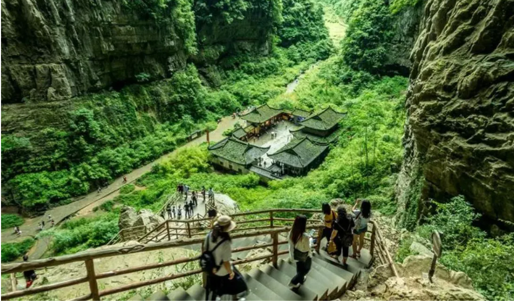Cầu Thiên Sinh điểm check in độc đáo sát biên giới Trung Quốc