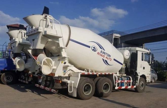 Dưới đây là phần phân tích tập trung vào cấu tạo và công năng sử dụng của xe bồn chở bê tông trong thực tế thi công.

