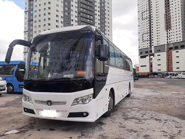 Cho-thue-xe-45-cho-rong-rai-cho-doan-dong