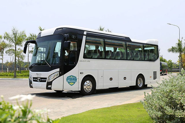 Thue-xe-35-cho-di-Chua-Ba-Vang