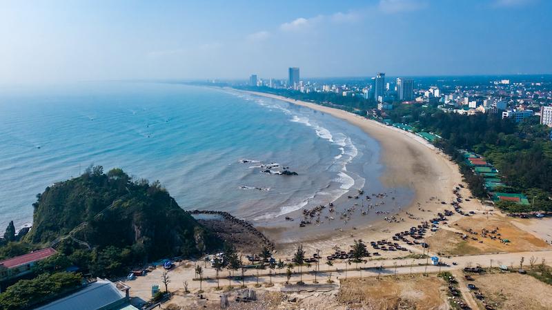 Biển Cửa Lò với bãi cát dài thích hợp nghỉ dưỡng