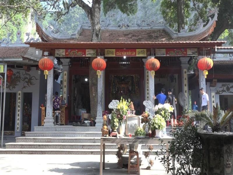 Đền Chầu Năm Suối Lân là một trong những điểm hành hương tâm linh nổi tiếng tại Lạng Sơn.