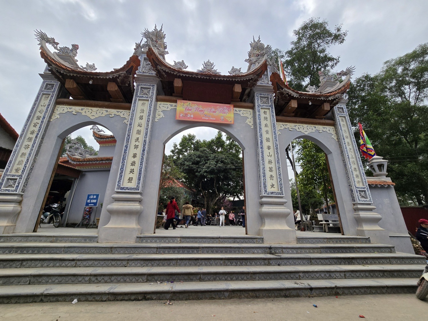 Đền Quan Giám Lạng Sơn – điểm đến tâm linh linh thiêng thu hút đông đảo du khách thập phương chiêm bái, cầu an.