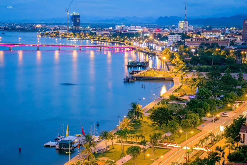 Tắm biển tại Bãi biển Nhật Lệ thơ mộng