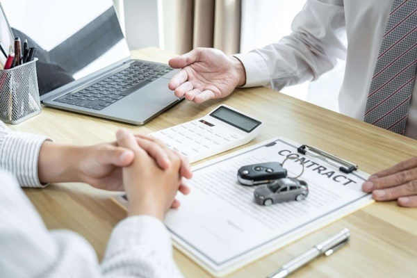 Ký kết hợp đồng thuê xe