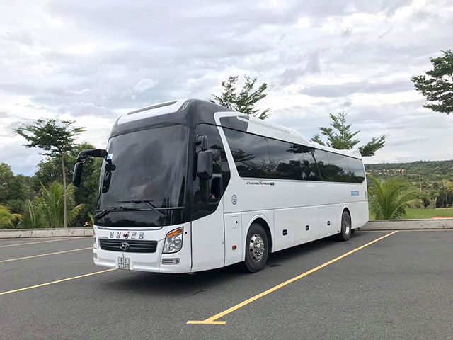 Thuê xe Hyundai Universe 45 chỗ