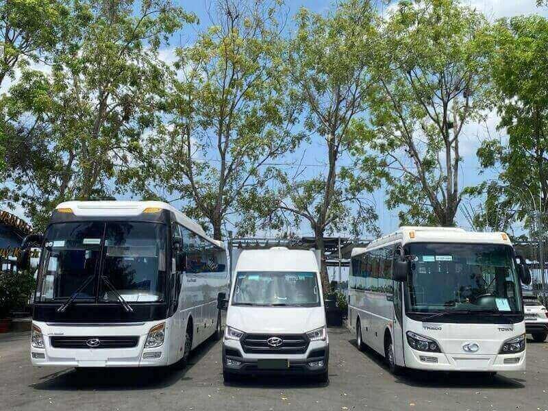 Lựa chọn xe đời mới, không gian rộng rãi giúp chuyến hành hương thêm phần thoải mái và tiết kiệm.